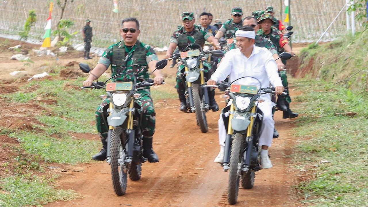 FOTO: Kasad Jenderal Maruli Panen Raya di Gunung Hejo, Dorong Ketahanan Pangan Lewat Agroforestry