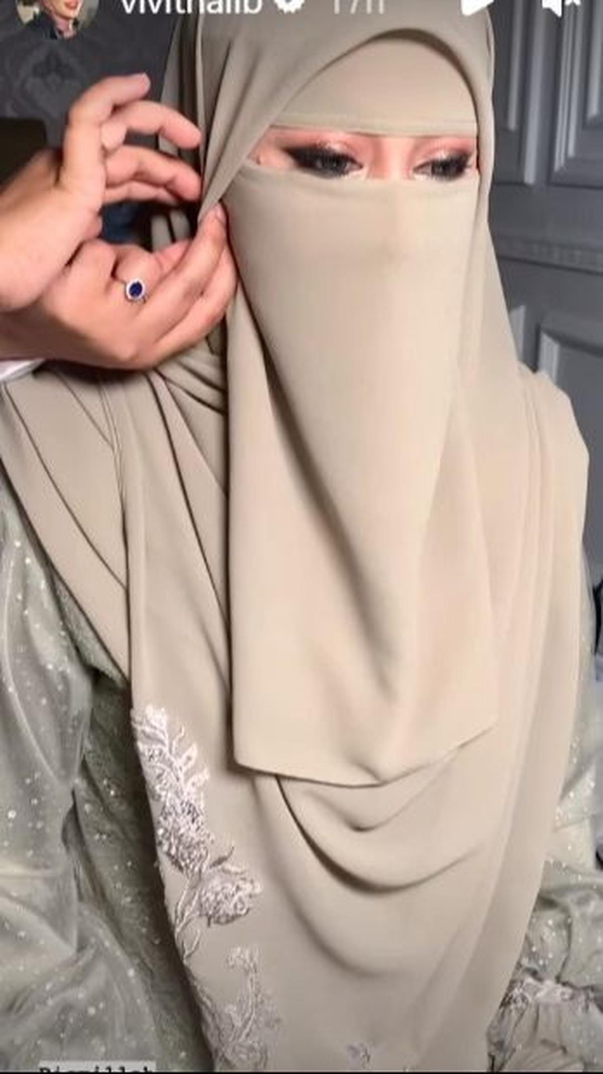Sang halnya dengan sang anak, Ummi Pipik juga terlihat cantik di acara tersebut.