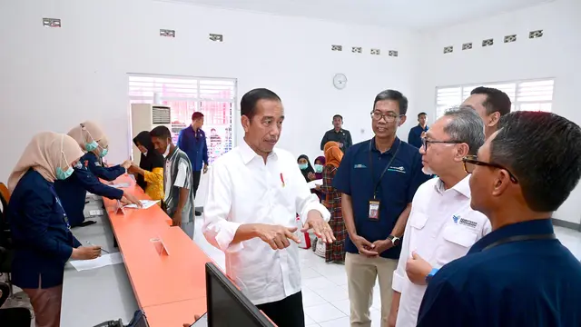 Presiden Jokowi cek langsung penyaluran BLT El Nino di Kantor Pos Genteng Banyuwangi (Istimewa)