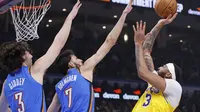 Duel pemain Lakers melawan Thunder di lanjutan NBA (AP)