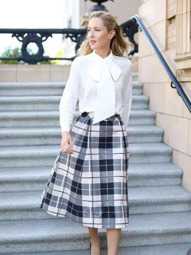 [Bintang] Klasik Modern, Coba Tips Padu-padan Outfit Ini Saat Job Interview