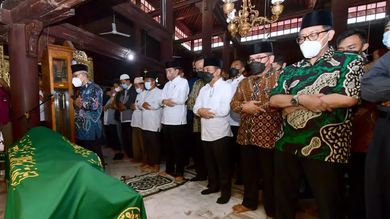 Presiden Jokowi Bertakziah ke Persemayaman Almarhum Buya Syafii Maarif