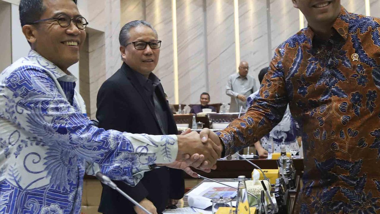 FOTO:  Rapat Perdana, Menkeu Purbaya dan Komisi XI DPR Bahas Anggaran  Rp 52 Triliun