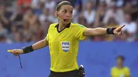 Stéphanie Frappart, wanita besi yang menjadi wasit. (Damien MEYER / AFP)