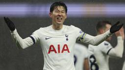 Striker Tottenham Hotspur, Son Heung-min akan memperkuat Timnas Korea Selatan di Piala Asia 2023 yang menjadi edisi keempatnya di Piala Asia setelah sebelumnya juga masuk skuad Korea Selatan pada Piala Asia 2011, 2015 dan 2019. Bersama Timnas Korea Selatan, ia telah mengoleksi 116 caps dengan torehan 41 gol dan 19 assist sejak melakukan debut pada 30 Desember 2010. (AP Photo/Ian Walton)