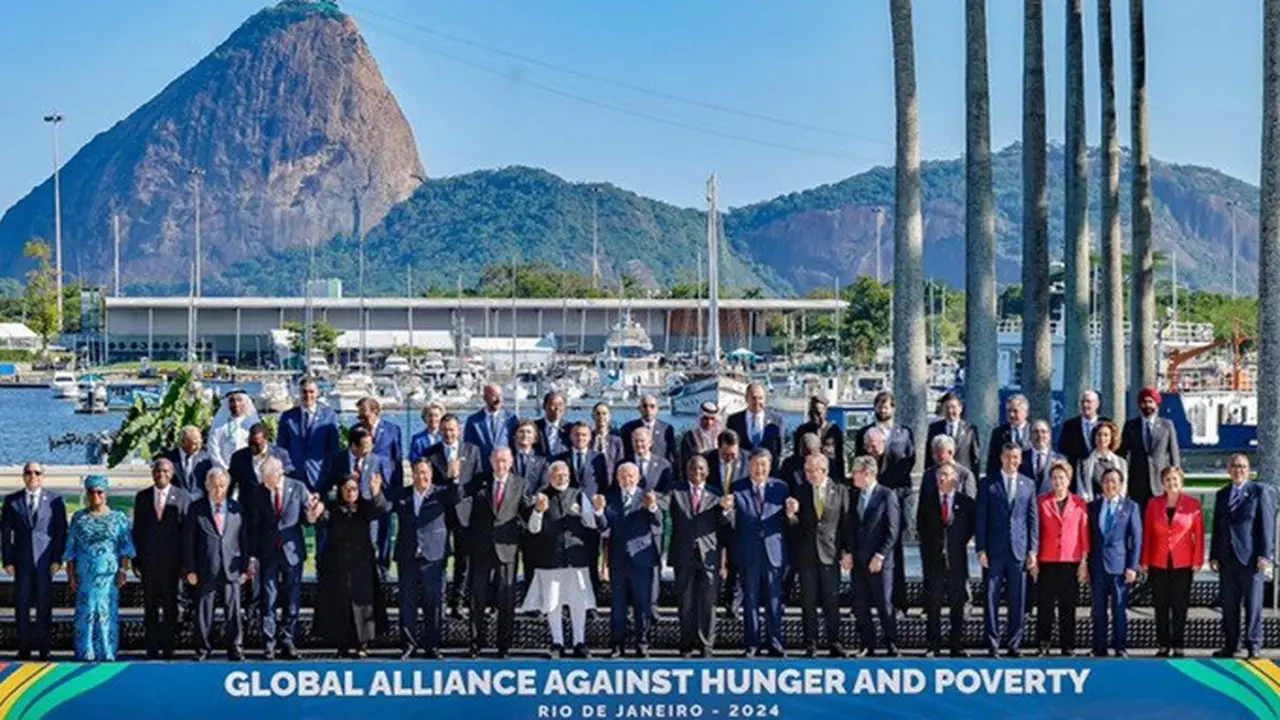 Para pemimpin G20 berkumpul untuk foto bersama di Rio de Janeiro, Brasil, pada Senin (18/11/2024) dan di antaranya tidak ada Presiden AS Joe Biden, PM Kanada Justin Trudeau, serta PM Italia Giorgia Meloni.