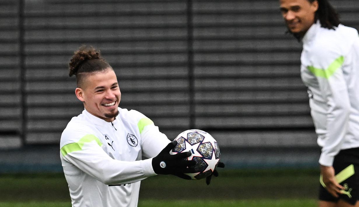 Pemain Manchester City Kalvin Phillips menjalani sesi latihan tim di tempat latihan Manchester City di Manchester, Inggris, 21 Februari 2023. Manchester City akan menghadapi RB Leipzig pada pertandingan sepak bola babak 16 besar Liga Champions. (Paul ELLIS/AFP)