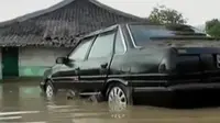 8 Korban tewas akibat banjir bandang di Garut, sudah ditemukan. 