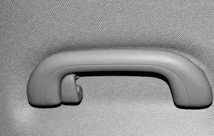 Bukan Sekadar Pegangan Tangan, Ini 5 Fungsi Hand Grip Mobil