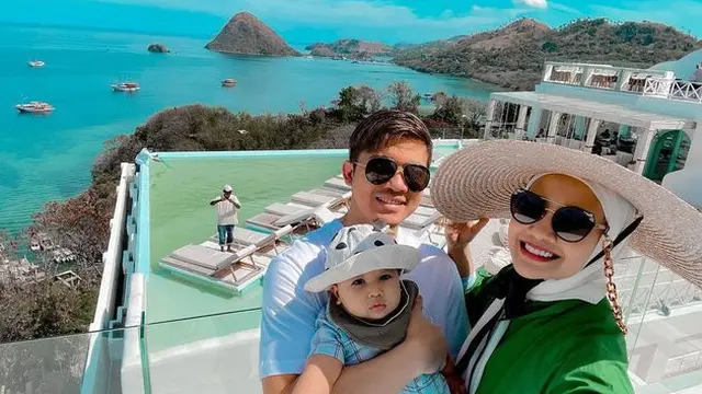 7 Momen Liburan Irwansyah dan Zaskia Sungkar Bersama Buah Hati ke Labuan Bajo