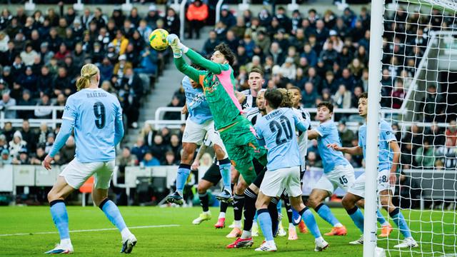 Foto: Antoine Semenyo Langsung Nyetel Bersama Manchester City, Tumbangkan Newcastle di Semifinal Carabao Cup