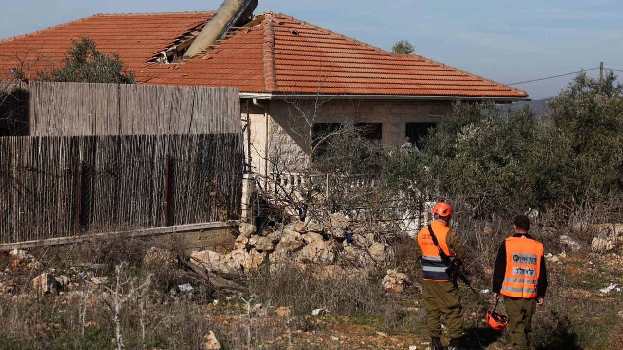 Rudal Houthi Yaman mendarat di rumah warga Israel