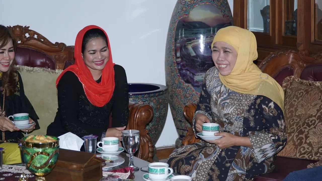 Puti Guntur Soekarno mengucapkan selamat kepada Khofifah Indar Parawansa atas kemenangannya di Pilkada Jatim dan terpilih menjadi Gubernur Jawa Timur. (Istimewa)