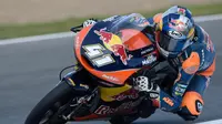 Brad Binder menang sensasional pada ajang Moto3 Jerez, di Sirkuit Jerez, Minggu (24/4/2016), setelah start dari posisi ke-35. 