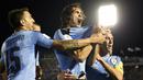 Penyerang Uruguay, Edinson Cavani (tengah) menjadi pemuncak klasemen akhir top scorer pada kualifikasi Piala Dunia 2018 zona CONMEBOL dengan torehan 10 gol.  (AP/Matilde Campodonico)