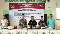 Wakil Ketua MPR Hidayat Nur Wahid mensosialisasikan Empat Pilar MPR kepada warga desa Gabugan di Balai Desa Gabugan, Kecamatan Tanon, Kabupaten Sragen, Jawa Tengah, Sabtu (20/8/2016).