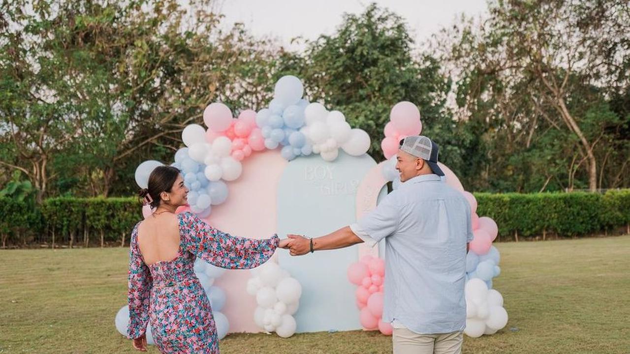 Acara gender reveal diadakan serentak dengan ulang tahun Michael di Bali, yang membuat momen tersebut sangat menarik. Glenn merasa momen ini penuh emosi dan menyentuh hati.