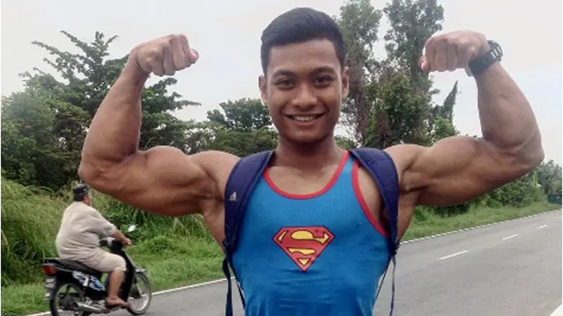 Punya Badan Kekar di Usia 17, Remaja Ganteng Ini Jadi Viral