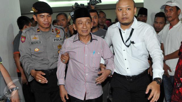 20151019-Wajah Kuyu Fuad Amin Divonis Delapan Tahun Bui-Jakarta