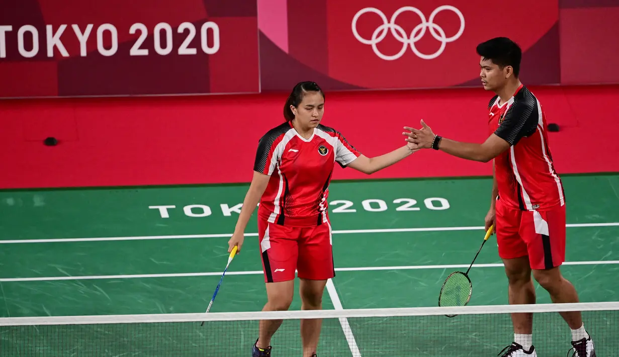 Setelah melewati laga yang sengit dan menegangkan akhirnya wakil Indonesia itu menyudahi laga dengan kemenangan 24-22 dan 21-19.(Foto: AFP/Pedro Pardo)