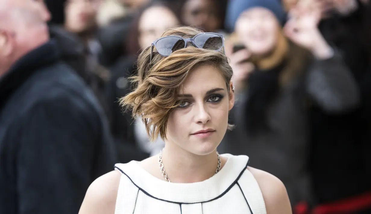 Kristen Stewart yang mendua dari Robert Pattinson atas skandal perselingkuhannya dengan sutradara film 'Snow White' Rupert Sanders membuat dirinya menjadi selebriti paling dibenci. (Bintang/EPA)