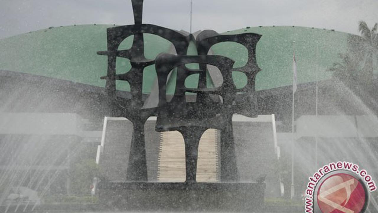 gedung dpr 