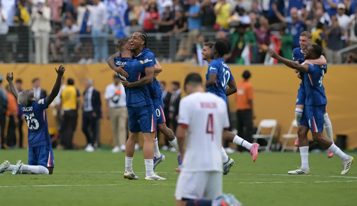 The Blues sukses menjuarai Piala Dunia Antarklub 2025 usai menghajar Paris Saint-Germain (PSG) dengan skor telak 3-0 pada laga final yang digelar di Stadion MetLife, East Rutherford, New Jersey, Amerika Serikat pada 13 Juli 2025 waktu setempat atau Senin (14/7/2025) dini hari WIB. (JUAN MABROMATA/AFP)
