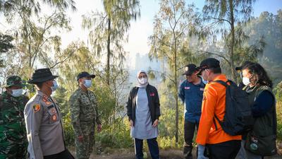 Bupati Ipuk Tetapkan Tanggap Darurat Karhutla Kawah Ijen, Andalkan Helikopter Water Bombing untuk Padamkan Api