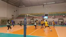 Timnas Voli Putri Indonesia berlatih di Padepokan Voli Sentul, Bogor, Rabu (15-7-2026), sebelum bertanding menghadapi Korea Selatan dalam rangkaian laga persahabatan yang akan berlangsung pada 23-25 Juli 2026 di Jecheon Gymnasium, Korea Selatan. (Bola.com/Magang/Arif Anggara Mulya)