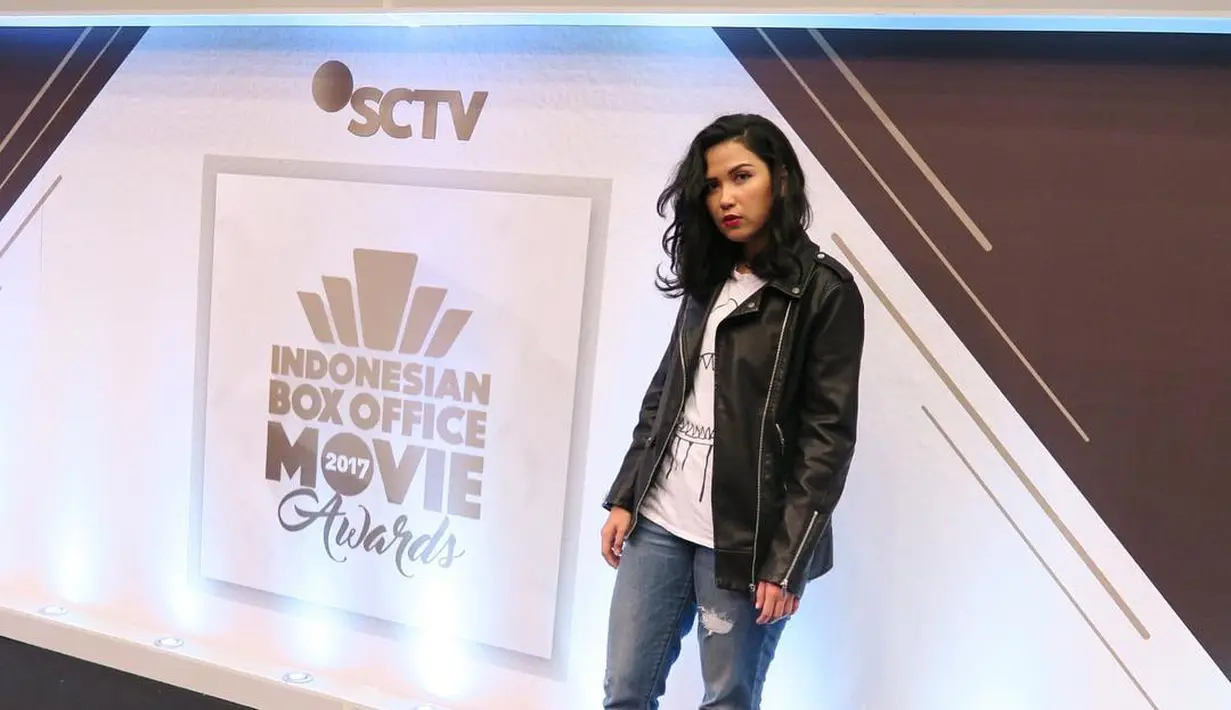 "Pacar? Pacar saya sudah enggak ada. Saya sama Papa jomlo. Belum (punya pacar) saja. Kalau ada, ya ada," ujar Dinda Kanya Dewi saat ditemui di Pasific Place, SCBD, Jakarta Pusat, Jumat (29/6/2018). (Instagram/dindakanyaa)