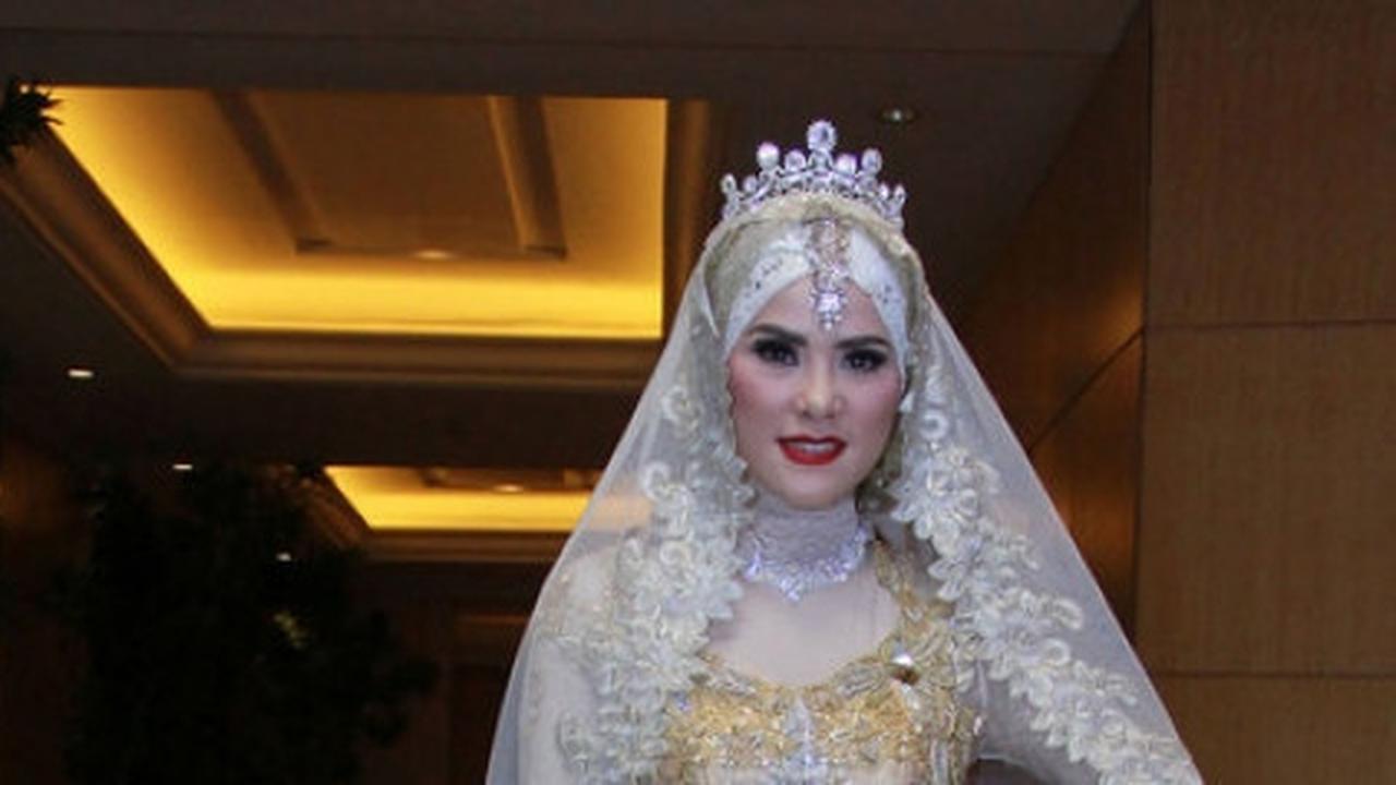Ketagihan online, Angel Lelga belum ingin buka butik