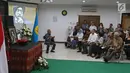 Suasana Prosesi Duka Cita dan Penghormatan atas wafatnya  HS Dillon di kantor Komnas HAM, Jakarta. Kamis (19/9/2019). Abu Jenazah HS Dillon akan disemayamkan di Kantor Komnas HAM dan Merayakan Kehidupan HS.Dillon. (Liputan6.com/Herman Zakharia)