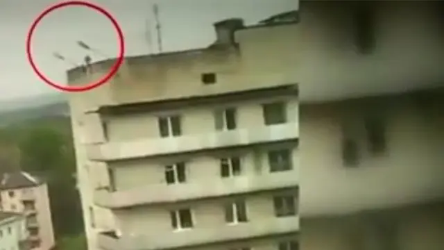Whazz On: Detik-detik Perampok Tewas Terjatuh dari Atap Gedung