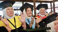 Kisah Wisudawan Sekolah Lansia: Awalnya Ragu, Kini Lebih Sehat dan Bahagia