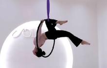 5 Pesona Dinda Kirana Jajal Olahraga Aerial Hoop, Lincah Lakukan Gerakan Sulit