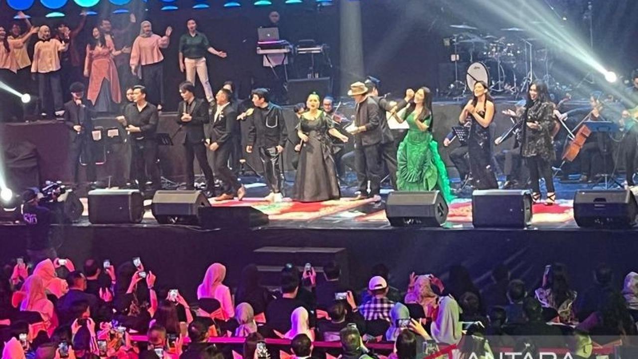 Konser Badai Pasti Berlalu: Nostalgia Karya Erros Djarot Pukau Balai Sarbini