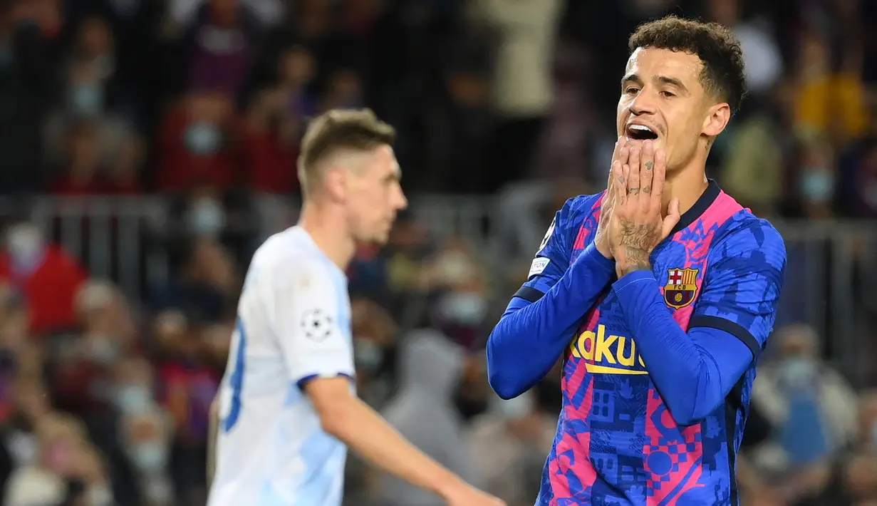 Enam menit berselang Philippe Coutinho kembali mendapatkan kesempatan mencetak gol. Percobaan jarak jauhnya via sepakan lob masih melenceng tipis dari sasaran. (AFP/Lluis Gene)
