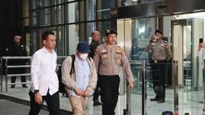 Bupati Lombok Barat Tiba di KPK Usai Terjaring OTT