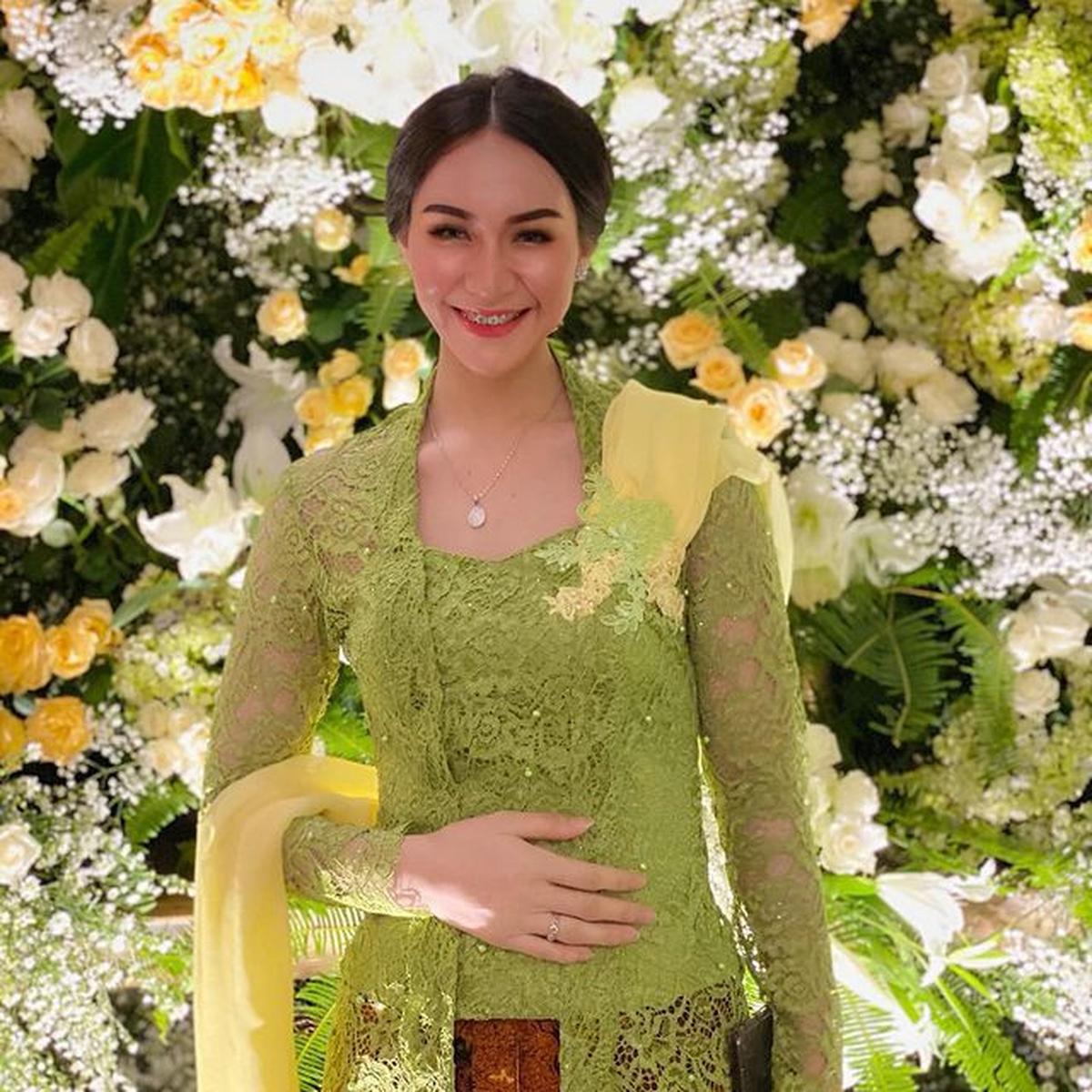 Potret Putri Sirty Cikita Sabunge dalam Balutan Kebaya, Polwan yang Viral karena Tegur Orang yang Sedang Makan