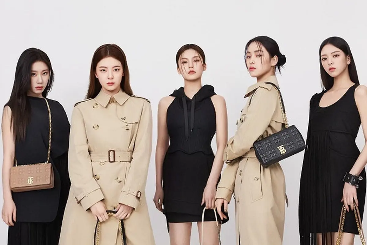 Adu Gaya 8 Seleb Korea Tenteng Tas Lola Burberry Senilai Rp30 Juta, dari ITZY hingga Yeonjun TXT