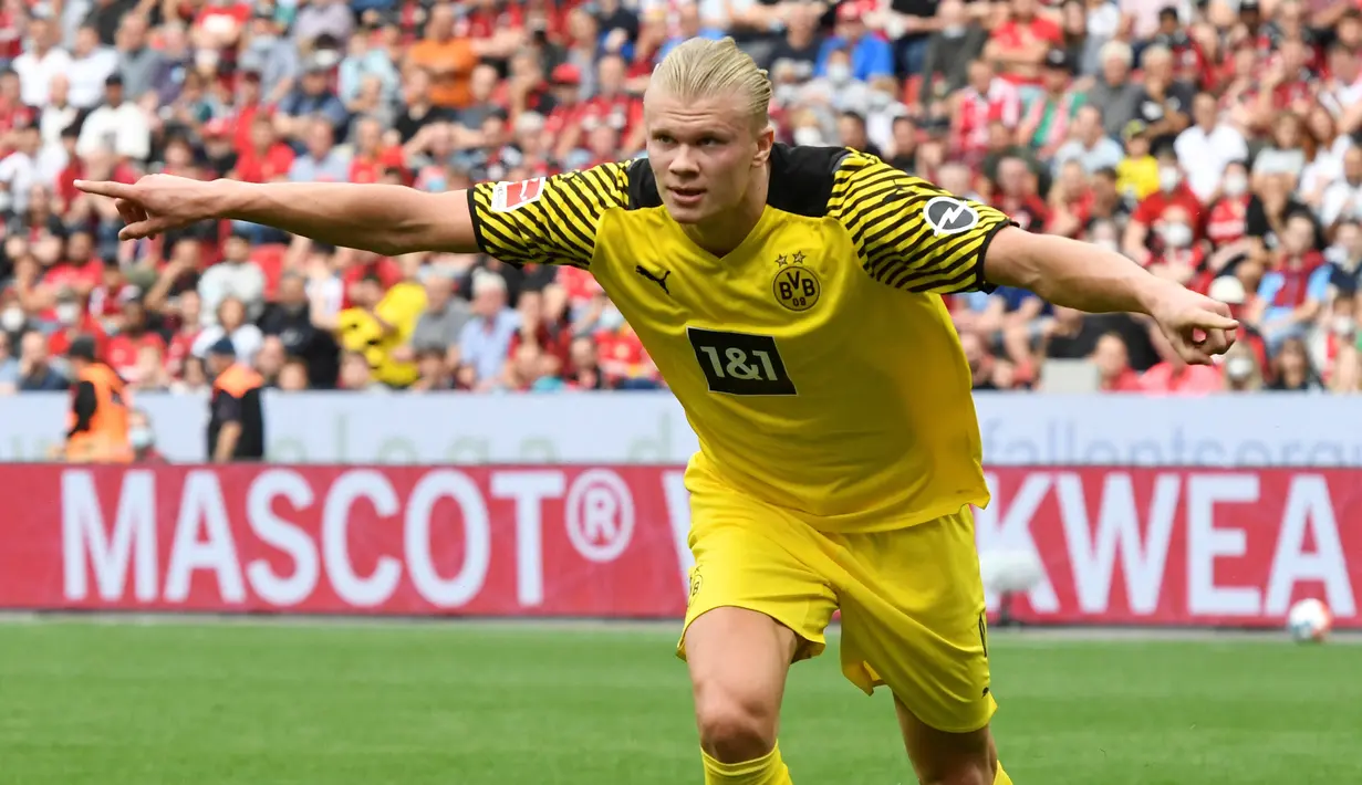 Erling Haaland. Striker Norwegia berusia 21 tahun yang telah memperkuat Borussia Dortmund dalam 3 musim sejak 2019/202 ini telah mencetak 11 gol musim ini. Rinciannya adalah 7 gol dari 5 laga di Bundesliga, 3 gol di ajang DFB-Pokal dan 1 gol dari 1 laga di Liga Champions. (AFP/Roberto Pfeil)