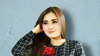 7 Potret Lawas Nella Kharisma, Bukti Perjalanan Kariernya Tak Mudah