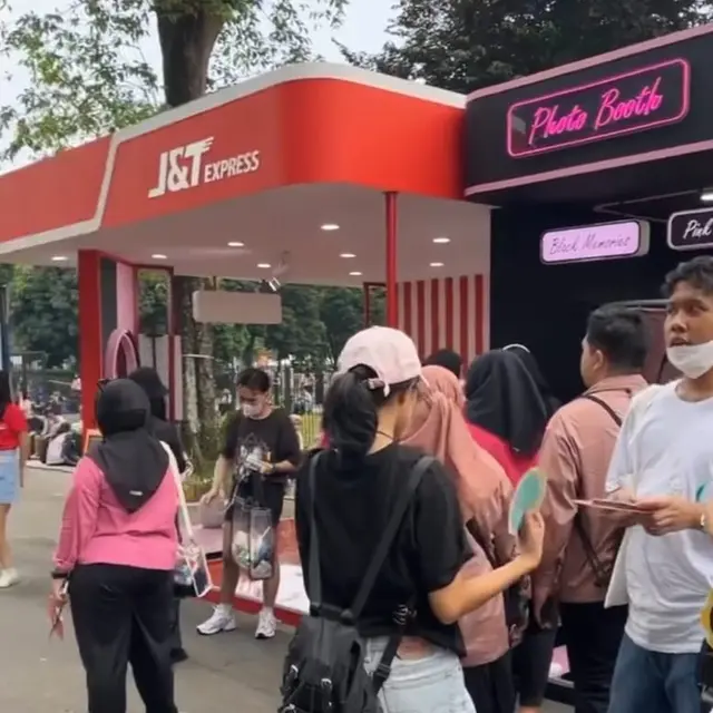 J&T Express Sediakan Photobox untuk Penonton Konser BLACKPINK