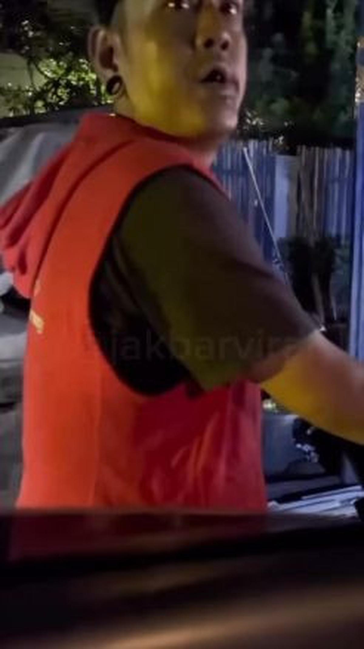 "Widih, KTA. Jagoan Rawabelong emang beda," tulisnya.