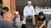 Ketua Fraksi PKS DPR RI Jazuli Juwaini melaksanakan pemotongan hewan kurban di sejumlah titik di wilayah Banten pada hari ini, Selasa (18/6/2024). (Ist)