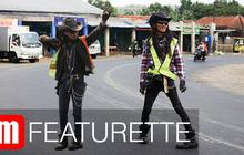 VIDEO: Peluit Si Kembar Eksentrik