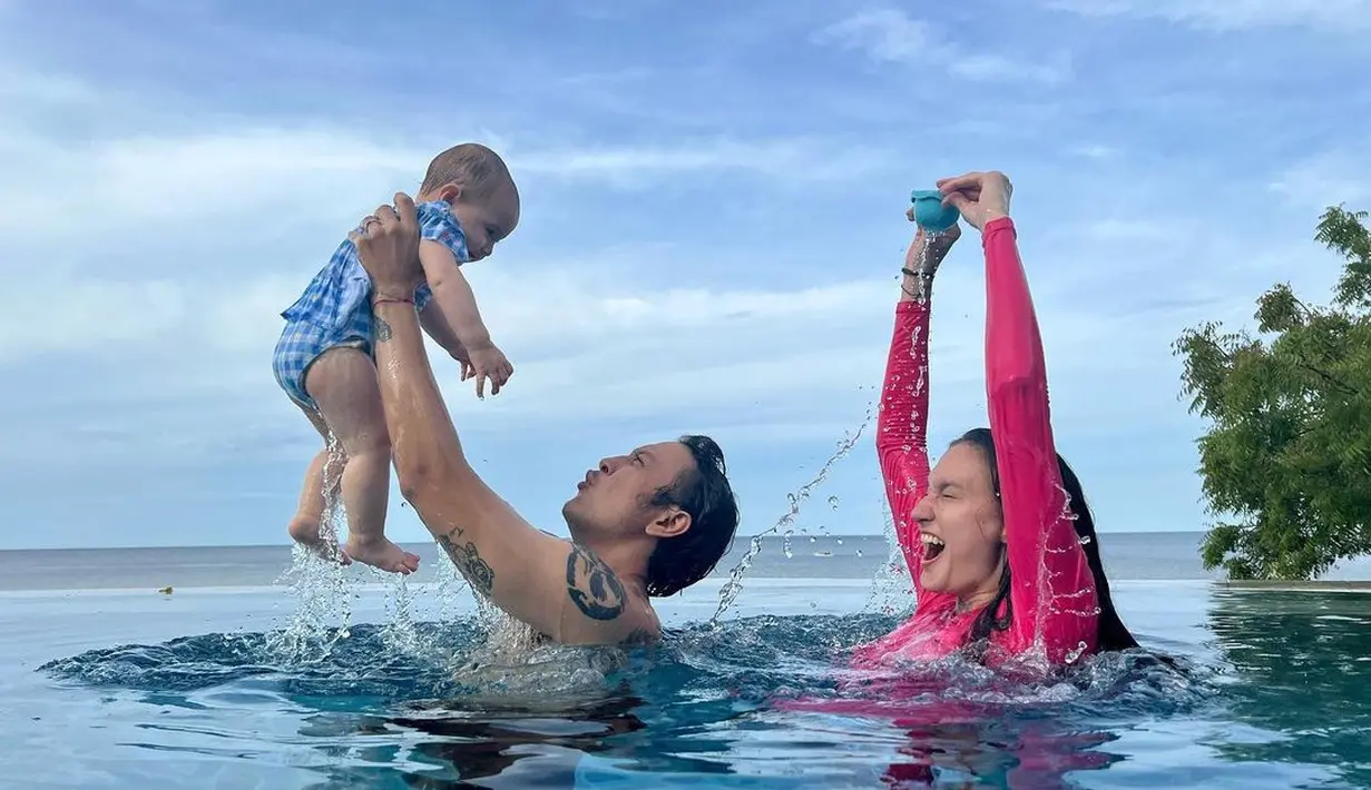 <p>[Instagram/nadinelist]</p>