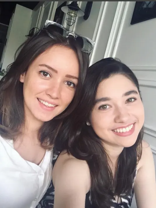 Sarah juga dikenal sebagai wanita penyuka binatang jika dilihat dari berbagai postingan Instagramnya dengan sejumlah binatang. seperti ia mengunggah ulang foto soal perlindungan satwa yang sudah mulai langka, harimau Sumatera. (Instagram.com/ sarah_noon)