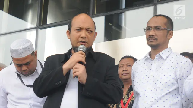 Tiba di KPK, Novel Baswedan Disambut Peluk Hangat Abraham Samad