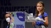 Aktivis iklim asal Swedia Greta Thunberg berpidato dalam pembukaan acara Youth4Climate pada 28 September 2021 di Milan, Italia. (MIGUEL MEDINA/AFP)